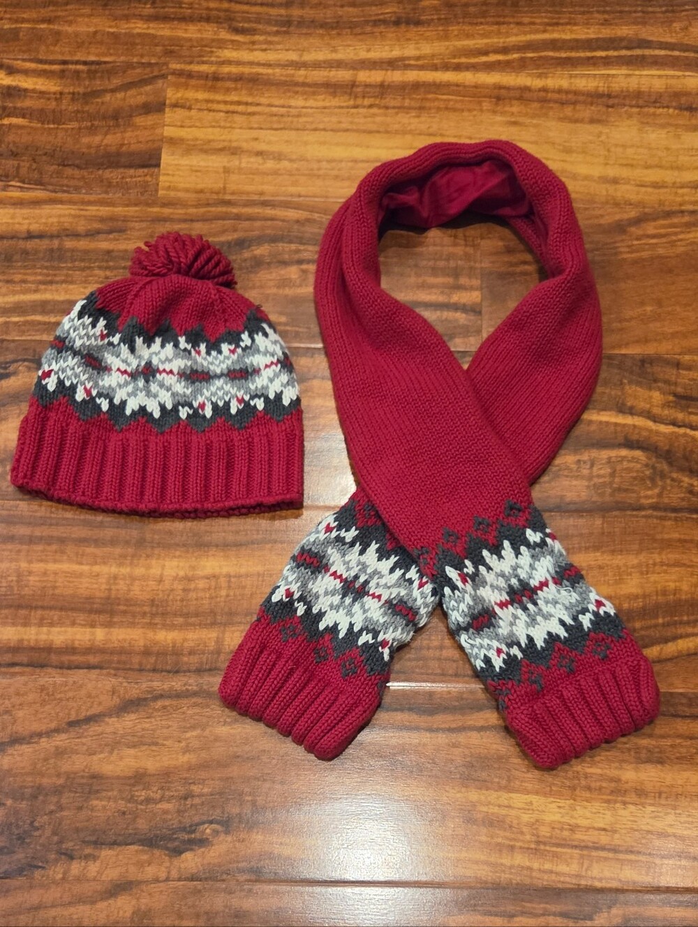 Janie and Jack EUC 2T/3T Red/Gray Fair Isle Scarf and Sweater Hat Set